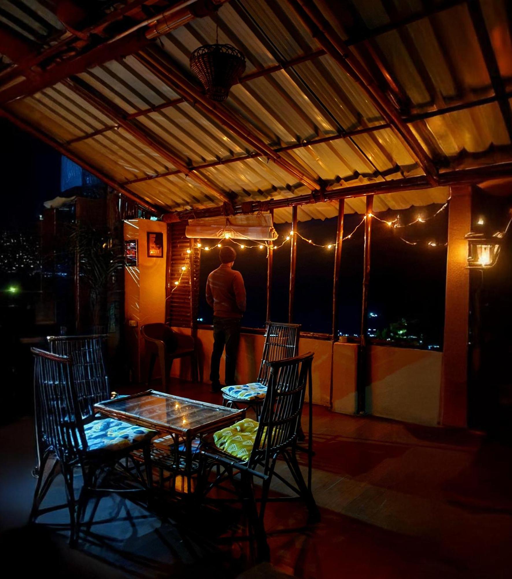 Cafe Buransh Villa Sari Exterior photo